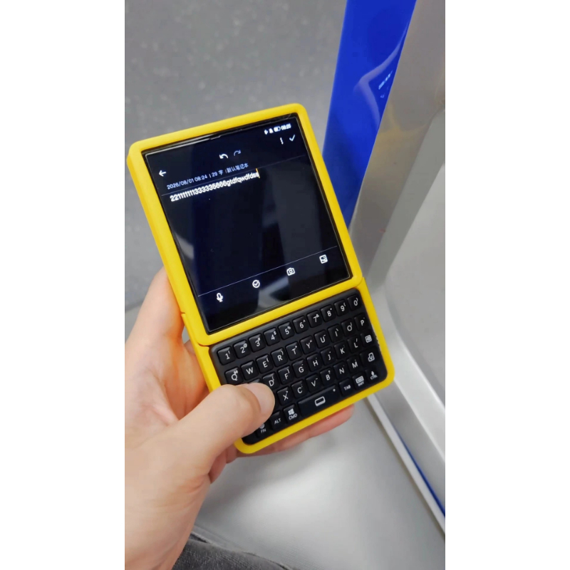 Custodia con tastiera per Cool - Retro Gaming Phone recensione e prezzo